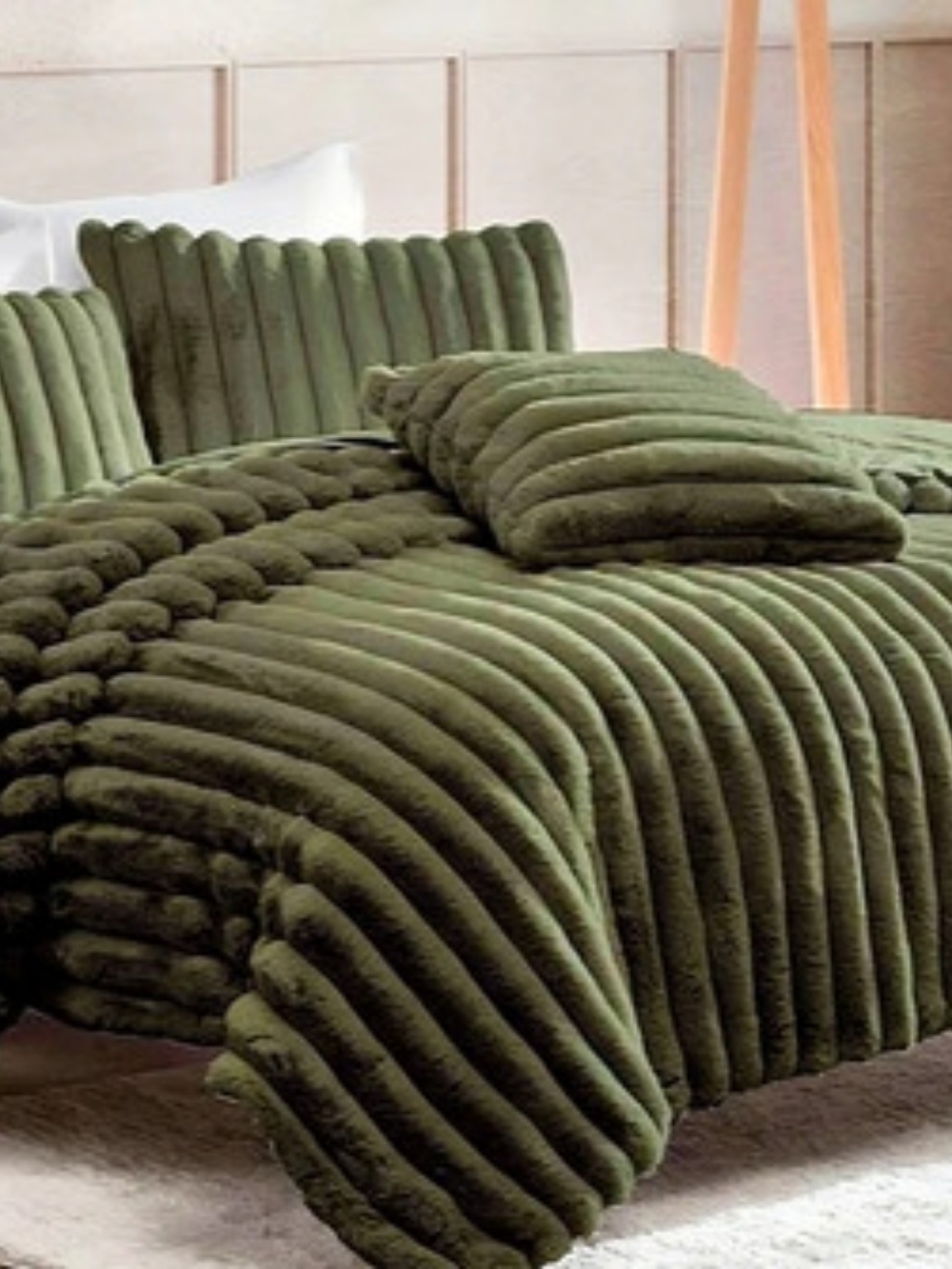 Bob's Discount Furniture Sofia Green Solid Faux Fur 4 Piece Comforter Set Faux